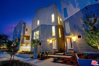 10909 1/2 Otsego St, 1/2 in Los Angeles, CA - Building Photo - Building Photo