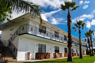 Villa L'Homme Apartments in Dania Beach, FL - Building Photo - Other