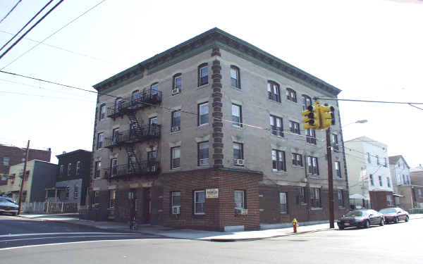 700-702 Bergenline Ave in Union City, NJ - Building Photo - Building Photo