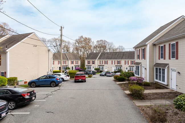 15 Birch St in Attleboro, MA - Foto de edificio - Building Photo