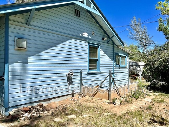 715 E Flint St in Laramie, WY - Foto de edificio - Building Photo