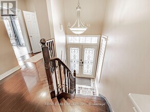 8 Mastwood Crescent in Toronto, ON - Building Photo - Building Photo