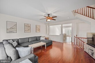 12 Popes Creek Ln in Stafford, VA - Foto de edificio - Building Photo