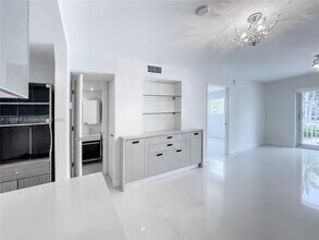 1674 Bay Rd in Miami Beach, FL - Building Photo - Building Photo
