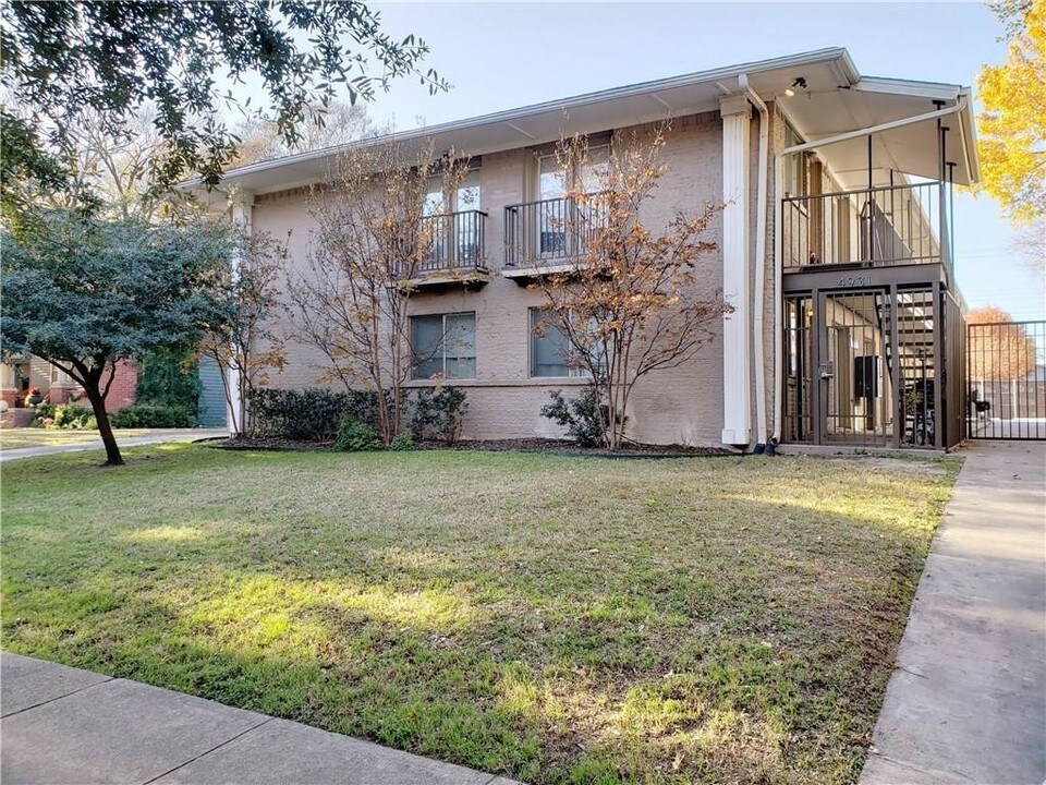 4931 Junius St-Unit -2 in Dallas, TX - Building Photo
