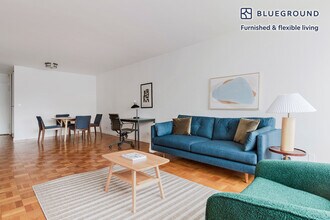 420 E 80th St in New York, NY - Foto de edificio - Building Photo