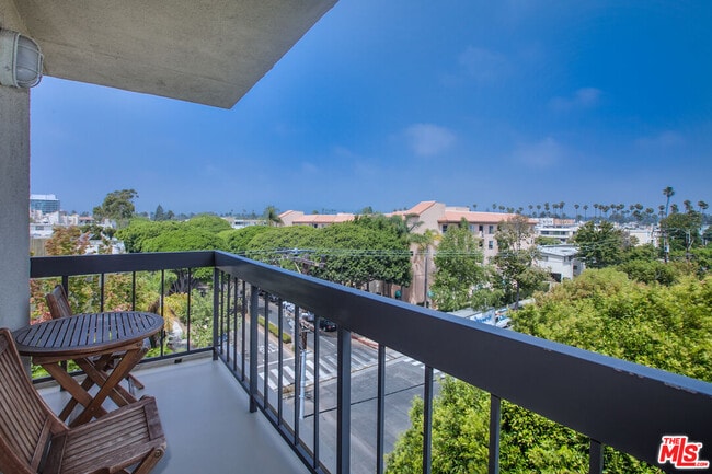 124 Idaho Ave in Santa Monica, CA - Foto de edificio - Building Photo