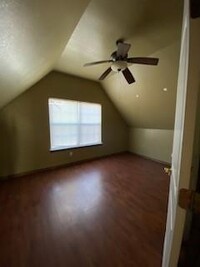 10914 Shady Oaks Dr in Runaway Bay, TX - Building Photo - Building Photo