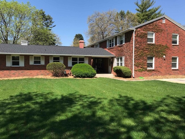 109 O'Neil Dr in Ames, IA - Building Photo - Building Photo