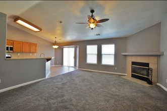 973 Himalaya Ln in Lemoore, CA - Building Photo - Building Photo