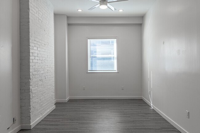 property at 916 Highview St