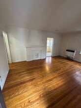 5767 San Vicente Blvd, Unit 5767 in Los Angeles, CA - Building Photo - Building Photo