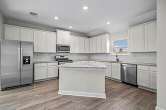 3222 Banyan Dr in Santa Fe, TX - Building Photo - Building Photo