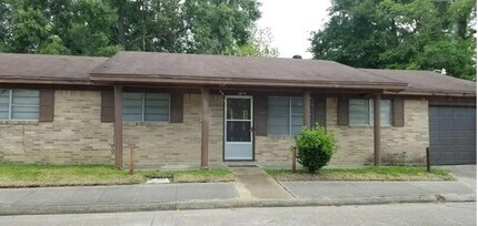2870 Sarah St in Beaumont, TX - Building Photo - Building Photo