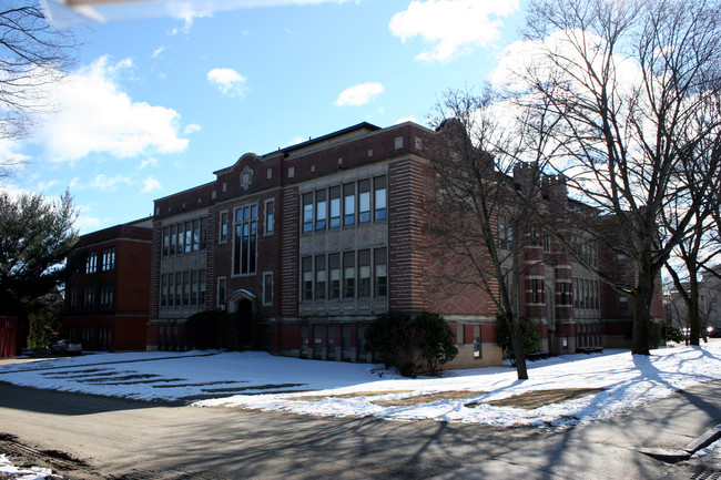 St Michael's House in Northampton, MA - Foto de edificio - Building Photo