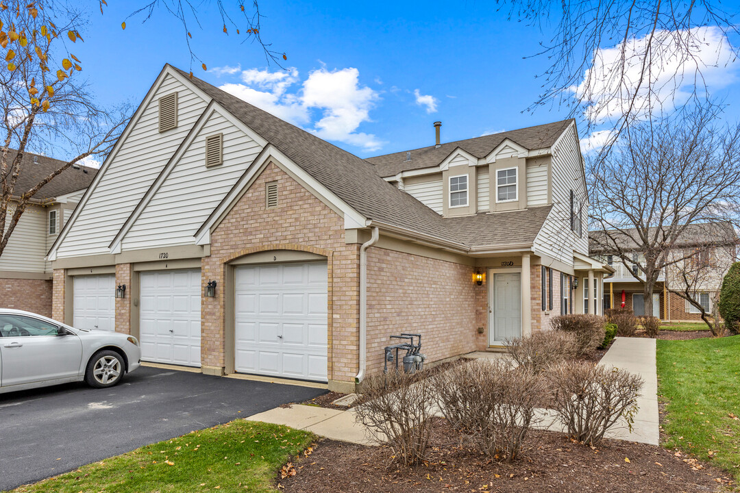 1720 Autumn Ave in Schaumburg, IL - Foto de edificio