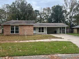 932 Briarrose Dr in Baton Rouge, LA - Building Photo