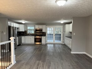 1177 Hilton Dr in Reynoldsburg, OH - Building Photo - Building Photo