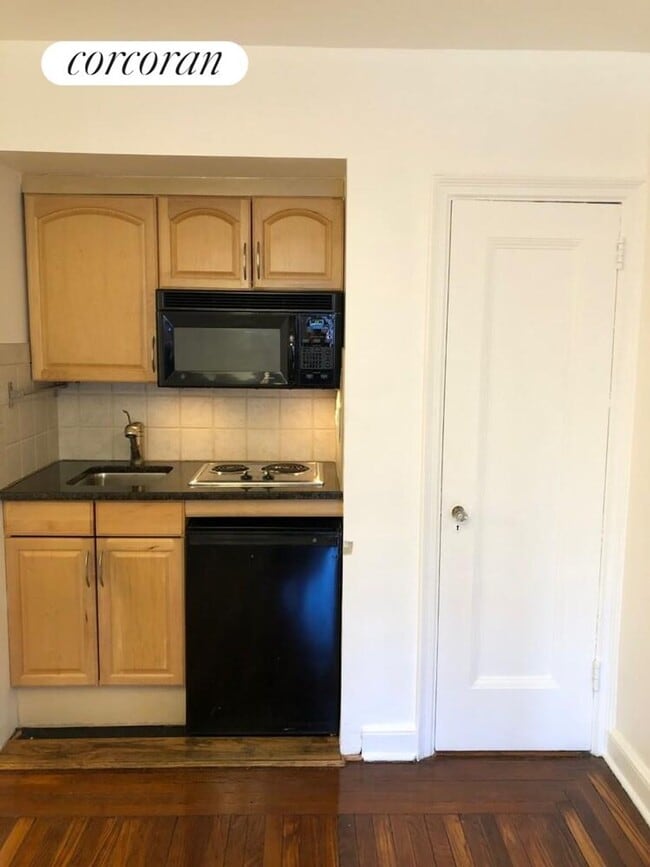 5 Tudor City Pl in New York, NY - Foto de edificio - Building Photo