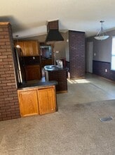 1601 E 11th Ave in Hutchinson, KS - Building Photo - Building Photo