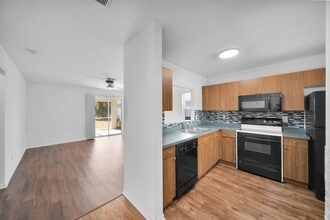 1044 SE 11th St in Cape Coral, FL - Building Photo - Building Photo