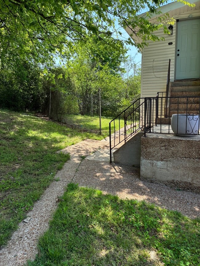 530 N Royal Ave in Florence, AL - Building Photo - Building Photo