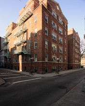 25 Minetta Ln in New York, NY - Building Photo - Building Photo