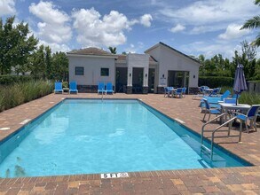 6685 Pointe of Woods Dr in West Palm Beach, FL - Building Photo - Building Photo