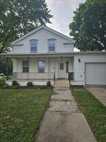 223 W Lincoln Ave in Belvidere, IL - Building Photo
