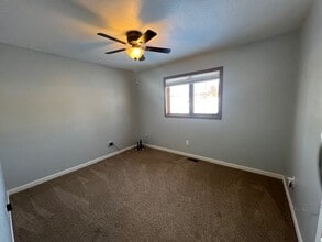 5660 W Hollywood Rd in Wasilla, AK - Building Photo - Building Photo