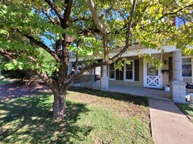 232 E Main St in Leola, PA - Building Photo