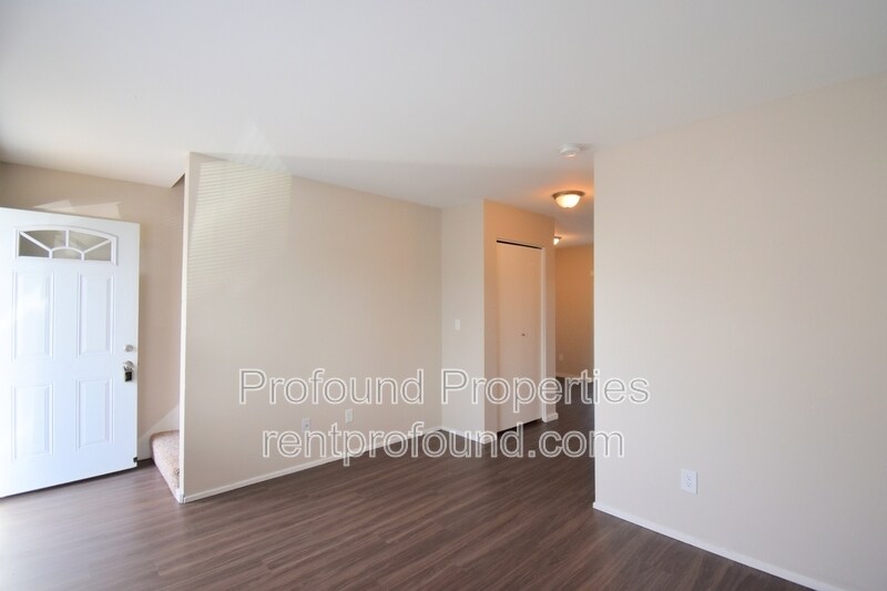 738 NE 94th Ave in Portland, OR - Building Photo