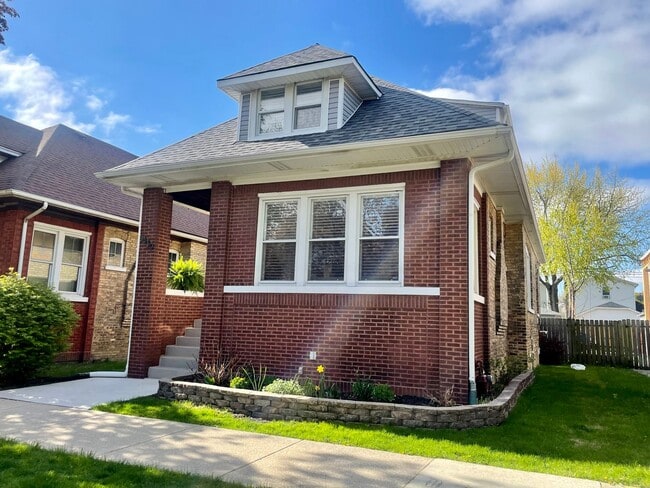 5439 W Dakin St in Chicago, IL - Building Photo - Building Photo