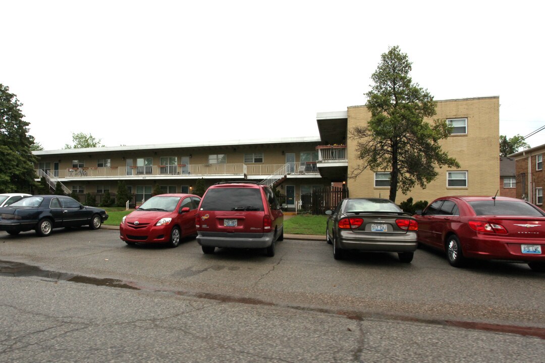 4215 S Church Way in Louisville, KY - Building Photo