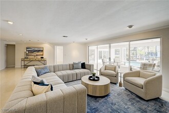 660 14th Ave S in Naples, FL - Foto de edificio - Building Photo