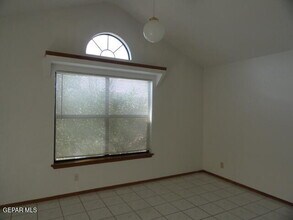 1101 Sun Shadow Dr in El Paso, TX - Building Photo - Building Photo