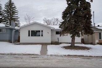 68 Healy Dr SW in Calgary, AB - Building Photo - Building Photo