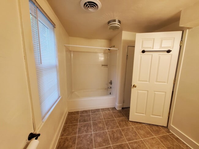 8342 Plantation Rd in Roanoke, VA - Building Photo - Building Photo