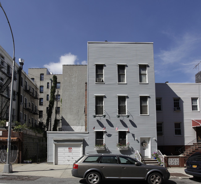 317 Manhattan Ave in Brooklyn, NY - Building Photo - Building Photo