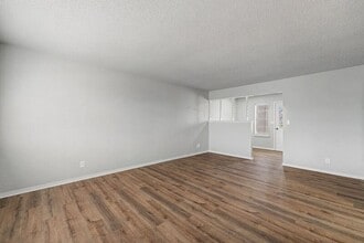 205A Jefferson St in Lowell, AR - Building Photo - Building Photo