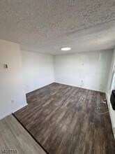 81 N Day St in Orange, NJ - Foto de edificio - Building Photo