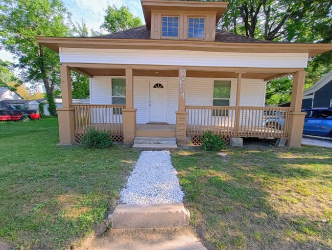 property at 1322 E Central St