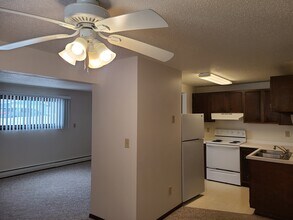 626 2nd Ave E in West Fargo, ND - Foto de edificio - Building Photo