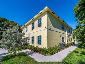 56 W 12th St in West Palm Beach, FL - Building Photo - Building Photo