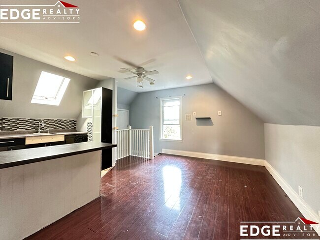 70 Antwerp St, Unit 1 in Boston, MA - Foto de edificio - Building Photo