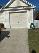 1025 Kelsey Ave in Oviedo, FL - Foto de edificio - Building Photo