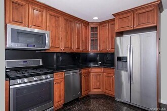 401 Tudor Ln in Middle Island, NY - Building Photo - Building Photo