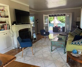 Charming NE Portland Apartment in a Great  in Portland, OR - Building Photo - Building Photo