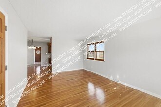 3212 Ashwood Dr in Urbandale, IA - Building Photo - Building Photo