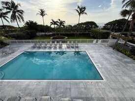 4301 Collins Ave in Miami, FL - Building Photo
